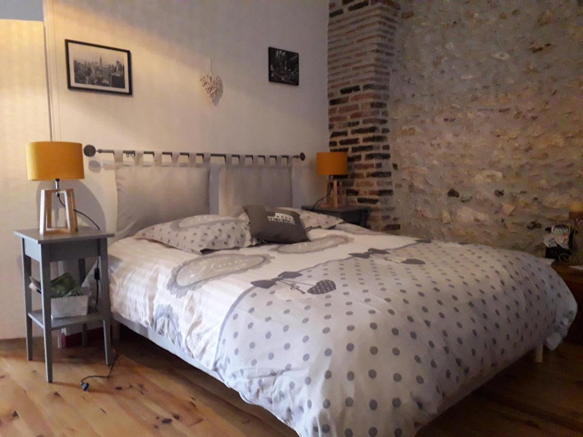 Les Hirondelles Bed & Breakfast Onzain Exterior photo